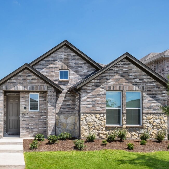 Building Photo - Tricon Trinity Falls