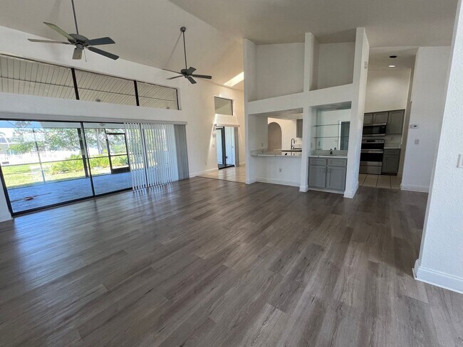 Foto del edificio - $1,875 ** ANNUAL ** Available 10/15/25 - Newly Renovated ** 3/2 Single Family Home with Oversized...