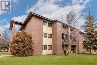 Building Photo - 315 Tait Crescent