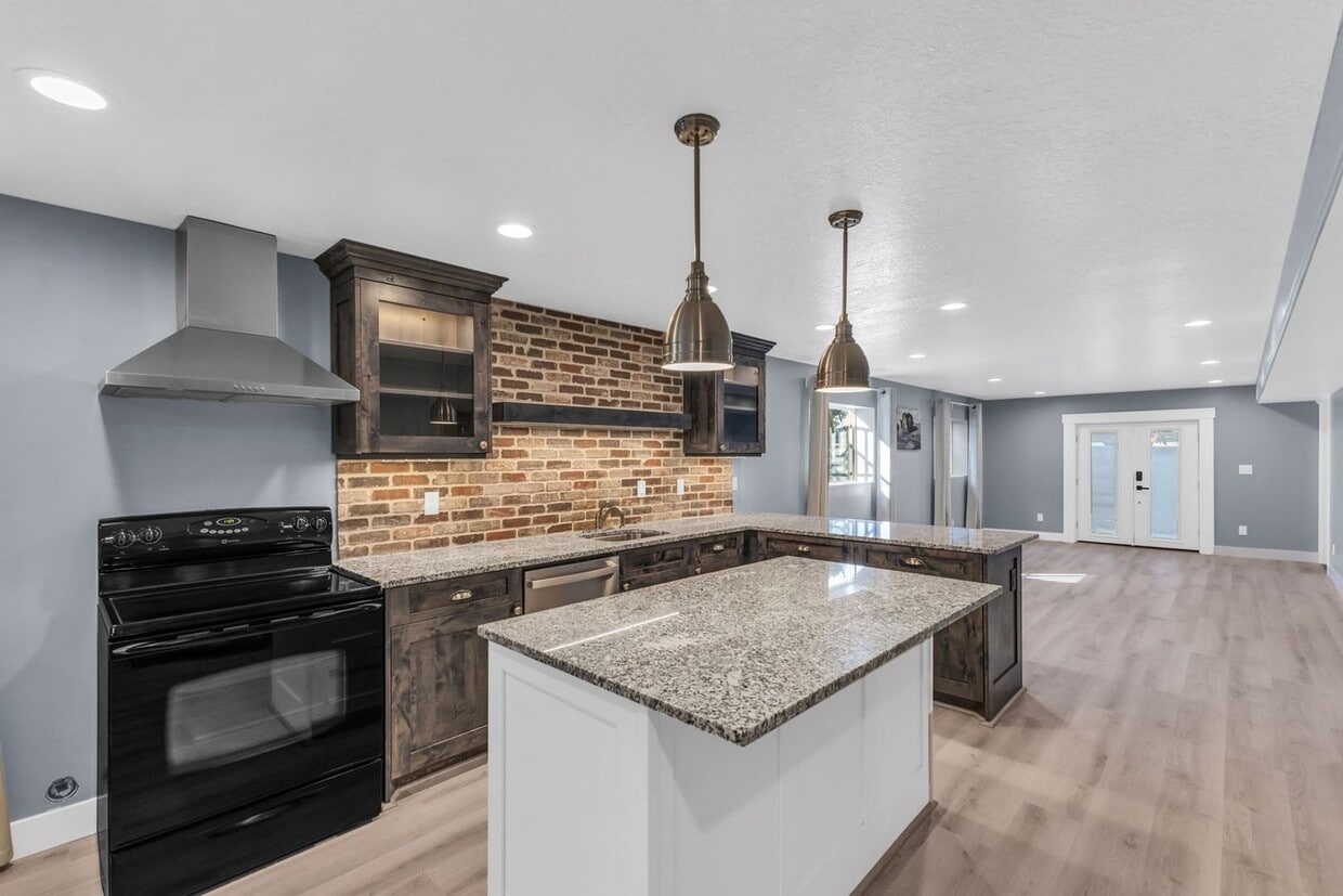 Primary Photo - 38 Manilla Cir