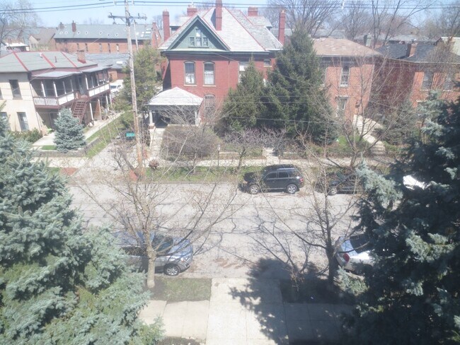 Foto del edificio - 125 W 1st Ave