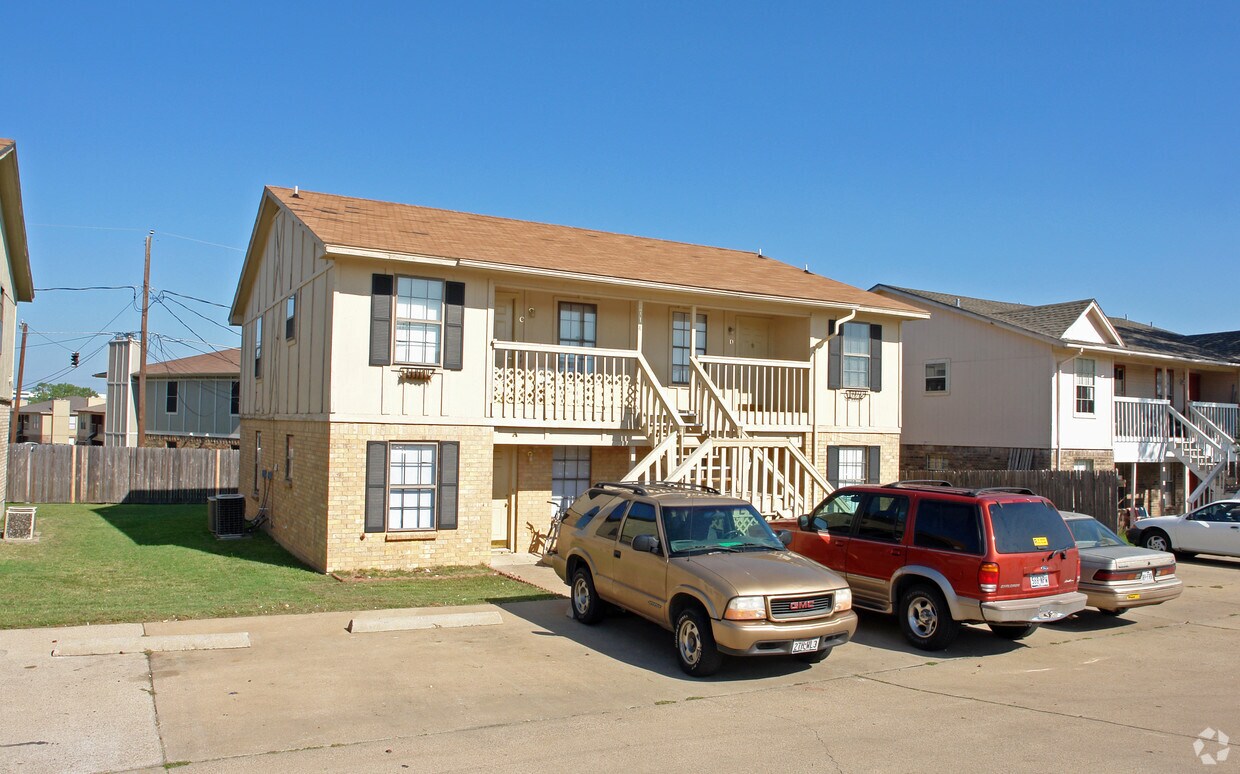 714 Lariat Ln, White Settlement, TX 76108 Apartments in White