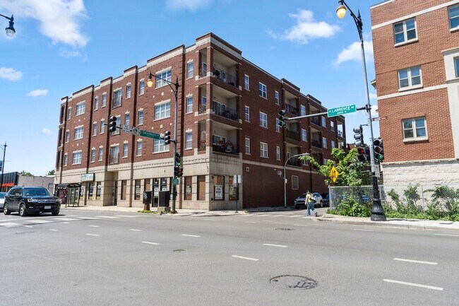 Foto del edificio - 3000 W Lawrence Avenue Unit 2B