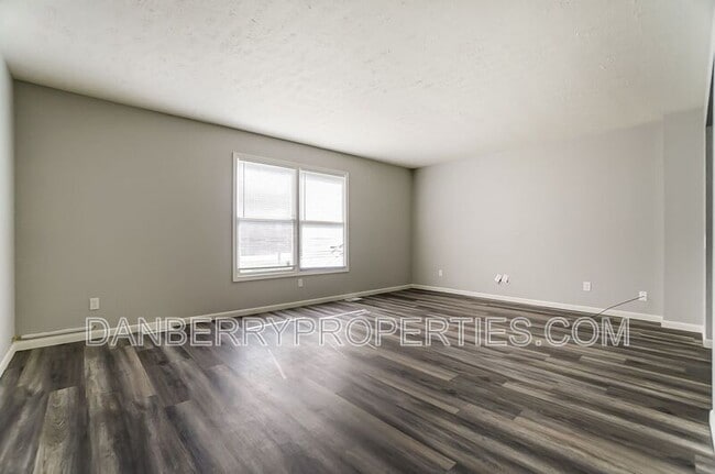 Building Photo - 1103 Searles Rd