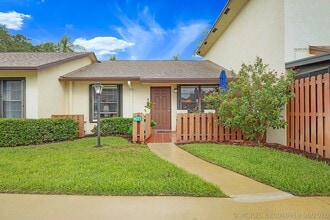Building Photo - 8071 SE Villa Cir