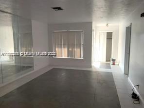 Foto del edificio - 7006-7008 NW 78th Ave
