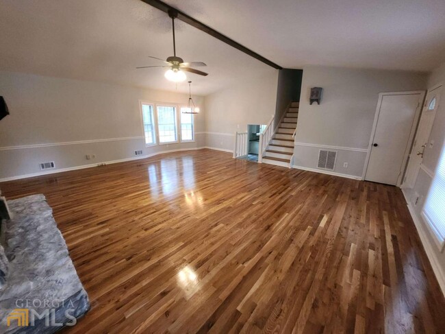 Building Photo - 4440 Hollister Dr