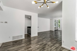 Foto del edificio - 500 S Barrington Ave