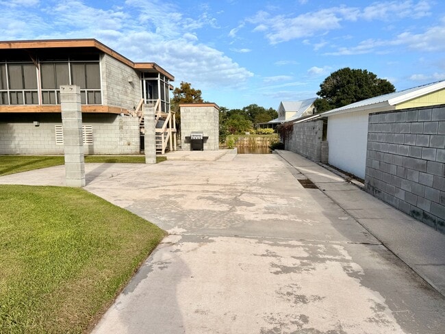 Foto del edificio - 160 N Lakeview Dr
