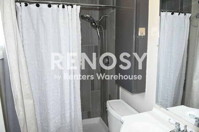 Foto del edificio - Updated 3 BD/2 BA/2 CG Home w/Pool Near Thunderbird & I-17 in Phoenix!