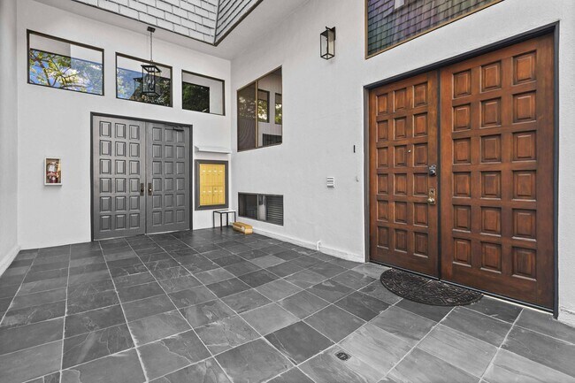 Foto del edificio - 540 N W Knoll Dr