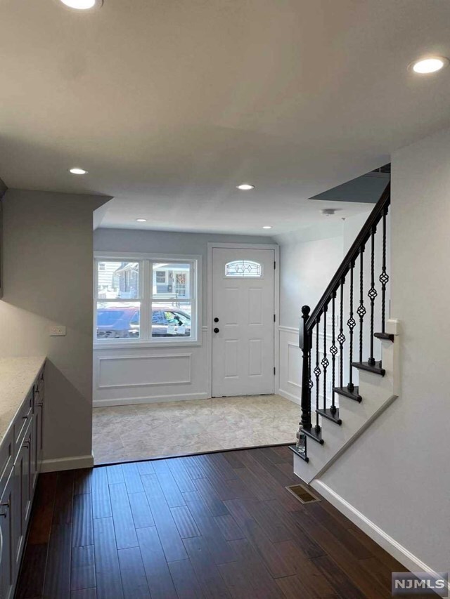 Building Photo - 531 Saddle River Rd