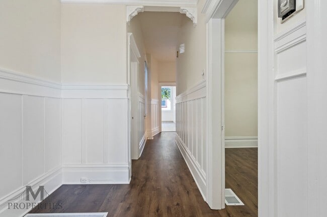 Building Photo - Updated Edwardian Style Noe Valley Flat - ...