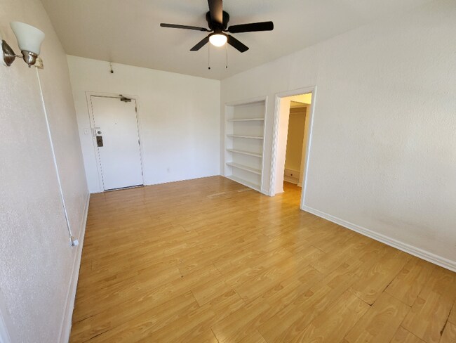 Foto del edificio - 3950 W 8th St
