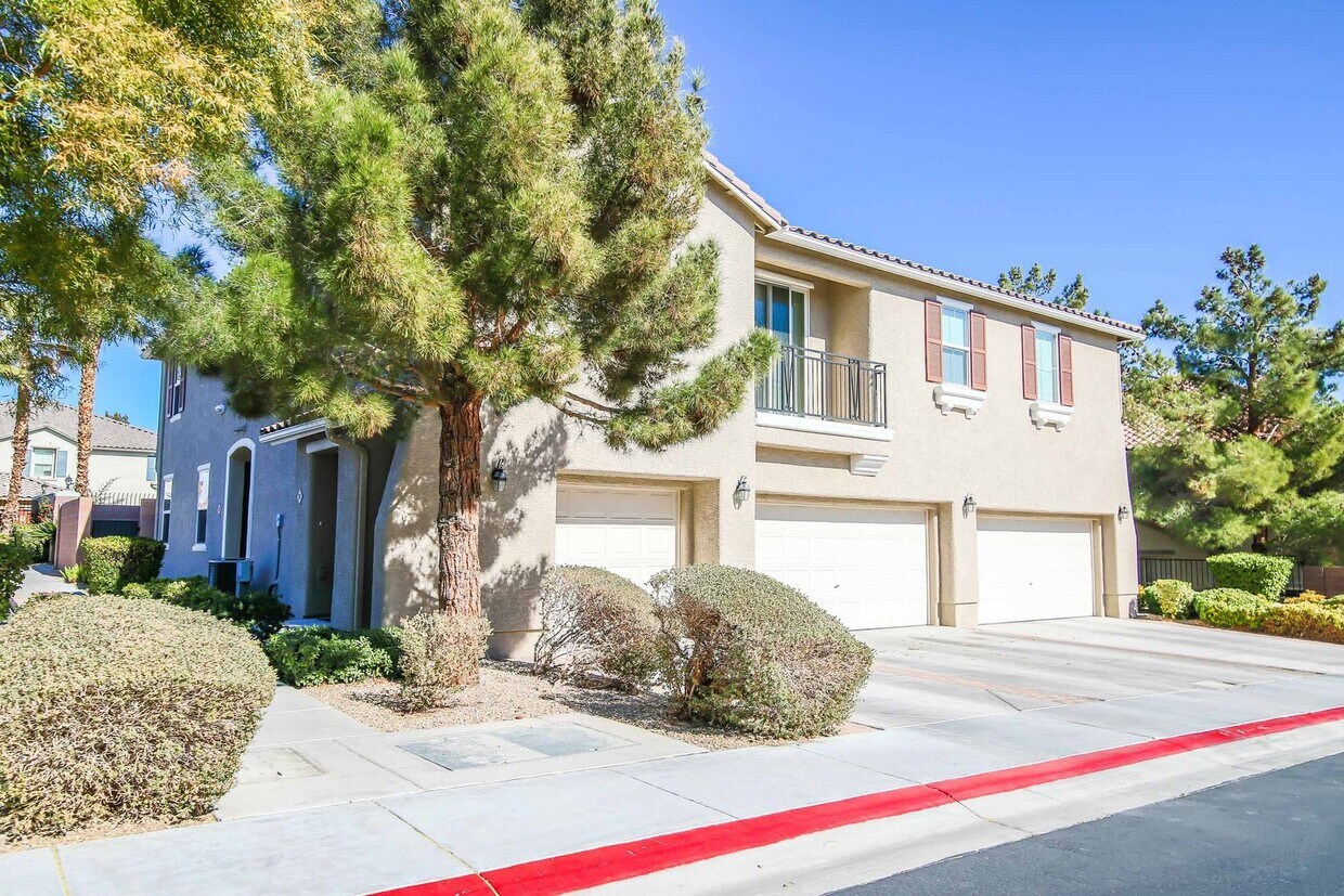 Primary Photo - Upgraded Condo in Gated Northwest Community