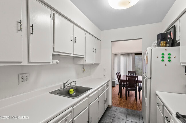 Building Photo - 110 Bowne Ct