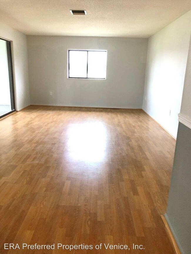 Foto del edificio - 1713 Bonitas Cir