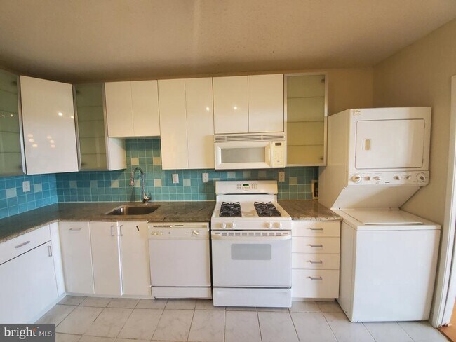 Building Photo - 3705 S George Mason Dr