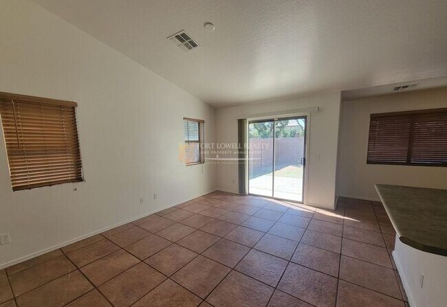 Building Photo - 3133 W Huntington Dr