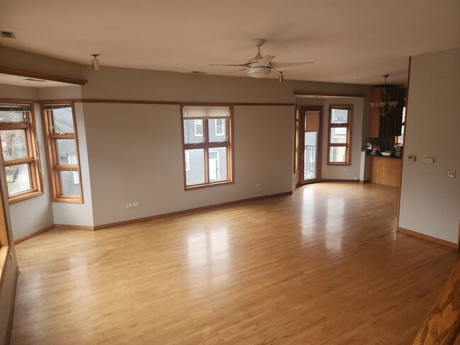 Building Photo - 1658 W Barry Ave
