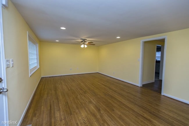 Building Photo - 406 Pine St SW