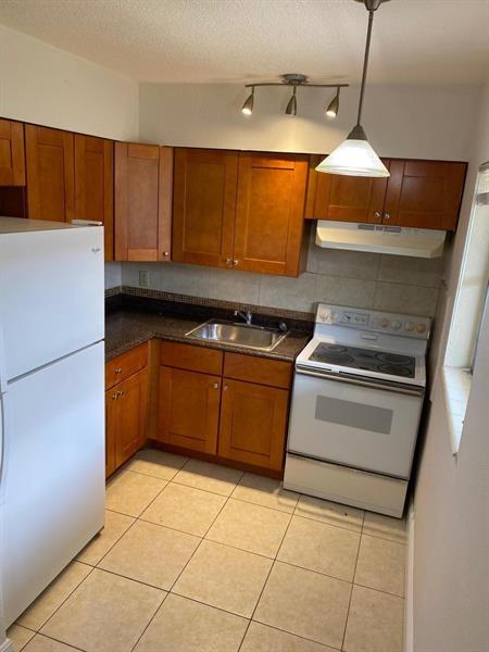 Foto principal - 220 SW 8th St