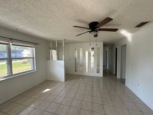 Building Photo - Charming 3 bedroom home with private pool ...