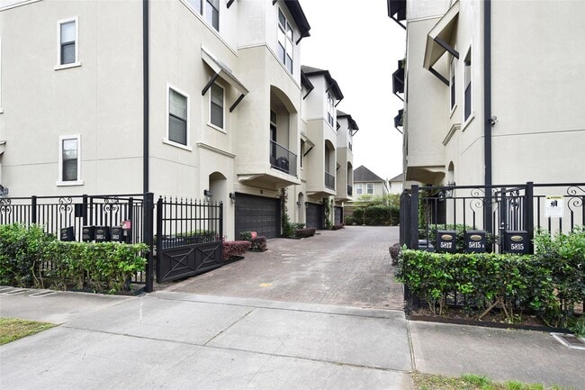 Building Photo - 5813a Kiam St