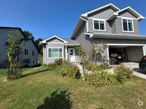Building Photo - 253 Lindemann Dr