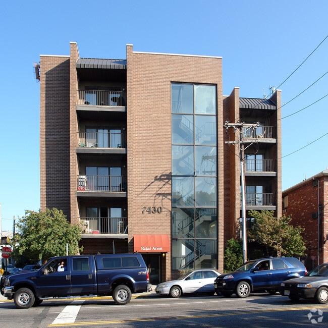 Building Photo - Regal Arms Condominiums