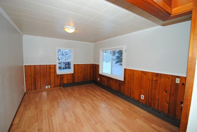 Building Photo - B St (505)