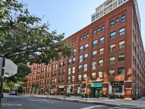 Building Photo - 225 W Huron St