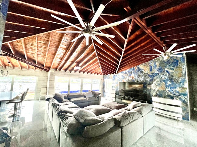 Foto del edificio - 720 NE 28th Ave