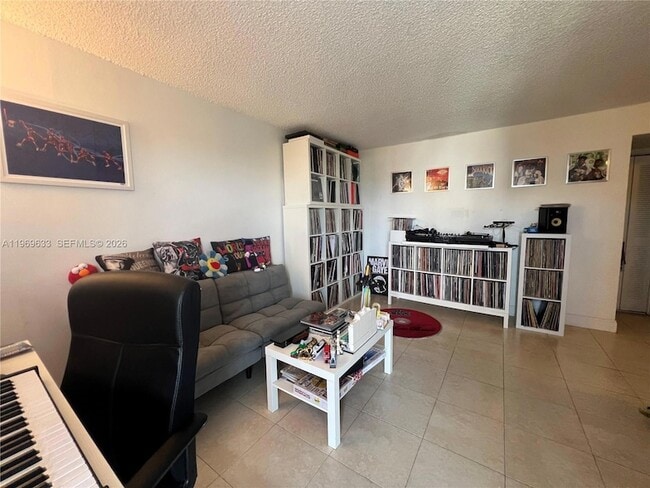 Building Photo - 1801 S Treasure Dr