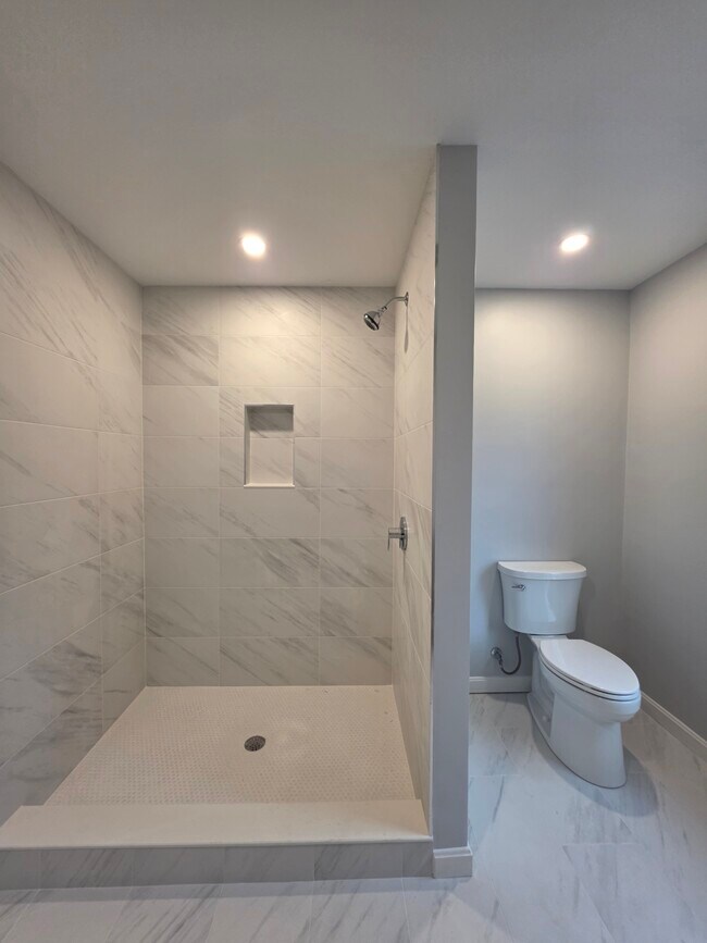 Building Photo - 34 Raymond St