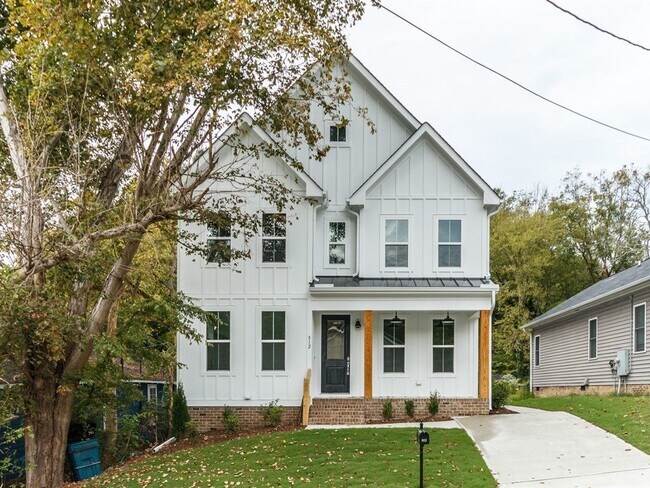 Foto del edificio - Beautiful Modern Farm House Near Downtown!