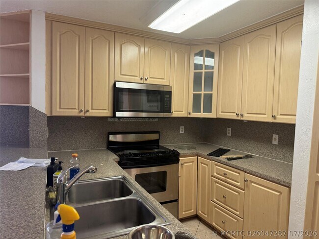 Building Photo - 4350 SW 72nd Terrace