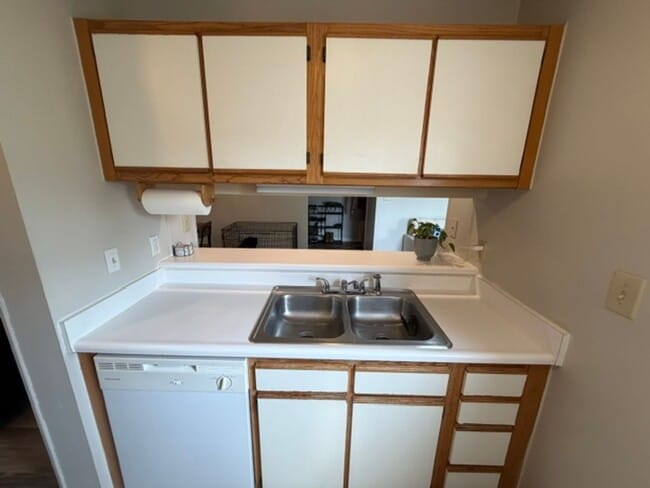 Building Photo - 200 Waterdown Dr