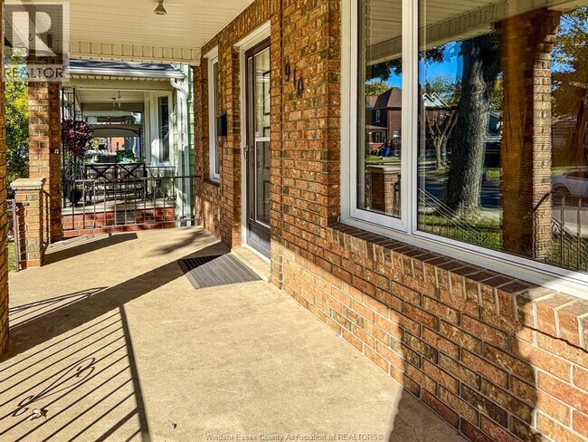 Photo du bâtiment - 910 Moy Ave