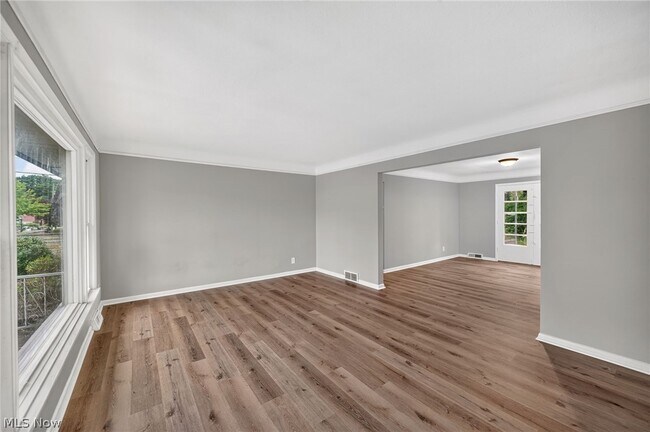 Foto del edificio - 1597 E 230th St
