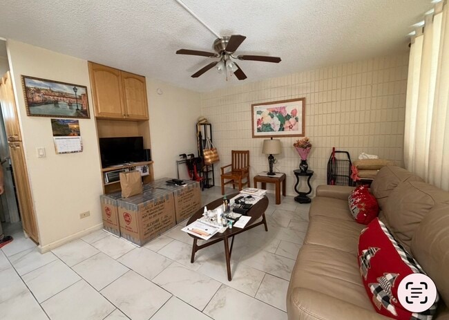 Building Photo - 1911 Kalakaua Ave