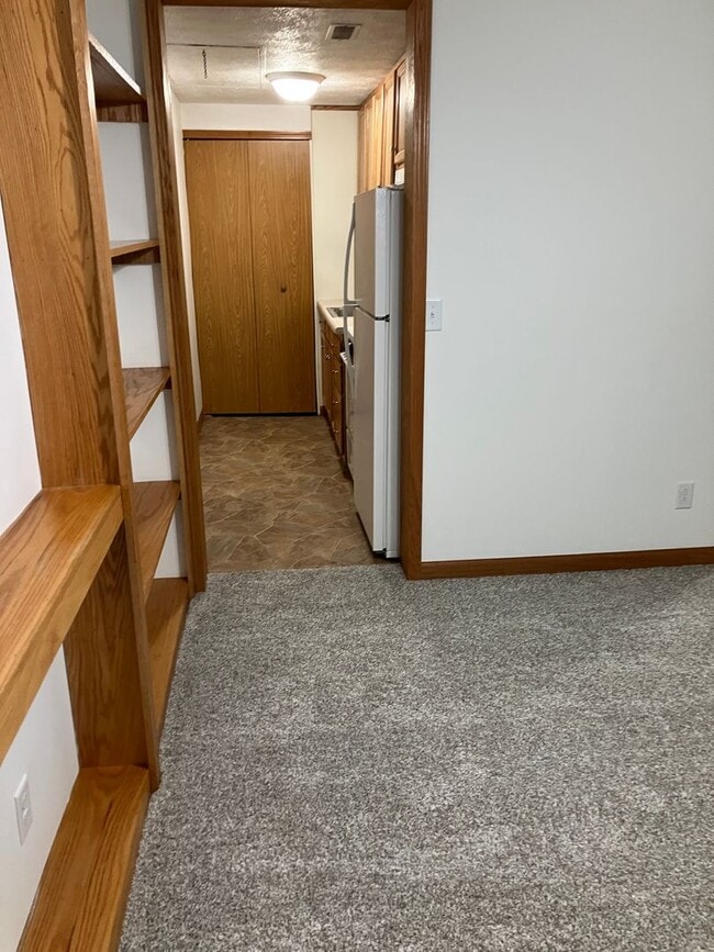 Building Photo - 1 Bedroom Unit available soon at New Breme...
