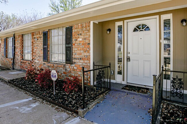 Foto del edificio - 812 Stratford Dr