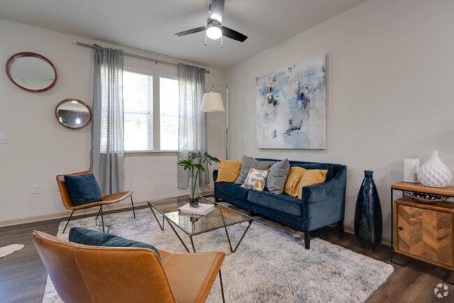 2BR, 2BA - 1,125SF - Gran Bay