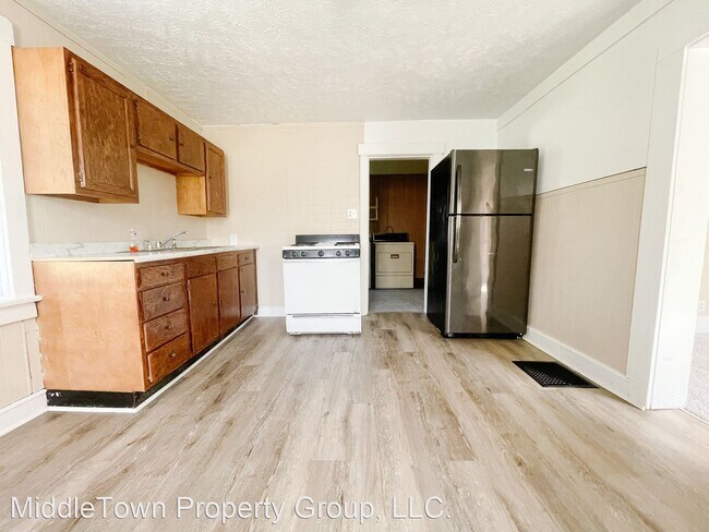 Building Photo - 3 br, 1 bath House - 600 E Streeter St.