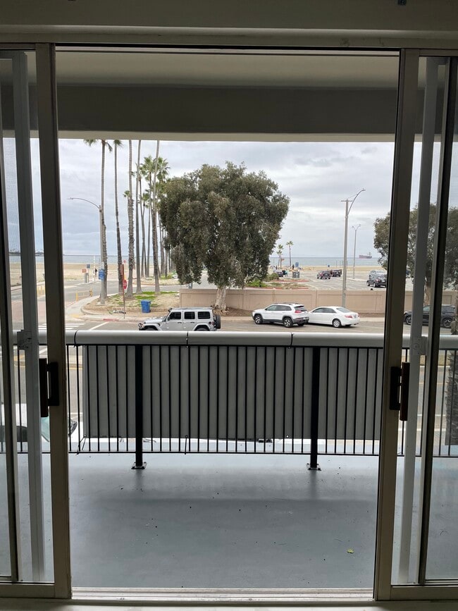 Building Photo - 5039 E Ocean Blvd