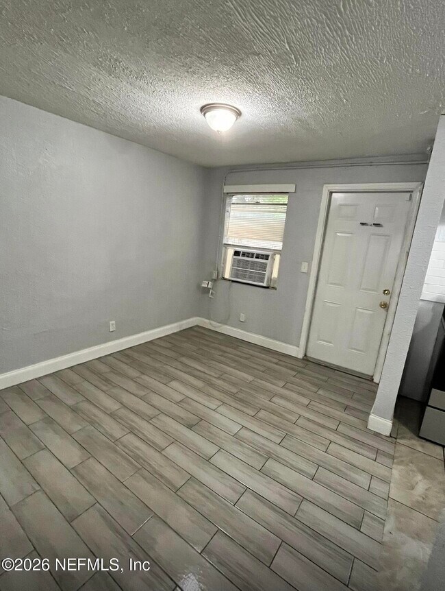 Foto del edificio - 4413 Moncrief Rd W