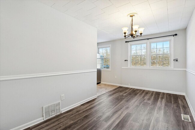Foto del edificio - Available Now, Recently Renovated 3BD/1BA Twin in Downingtown Borough!