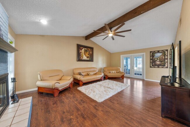 Building Photo - Charming 3-Bed Home with Fireplace & Garage in New Braunfels – 1,505 Sq Ft of Comfort