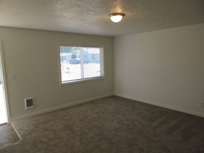 Foto del edificio - Two Bedroom Duplex with Garage